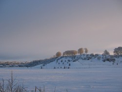 Cemetary Braes from riverside December 2009